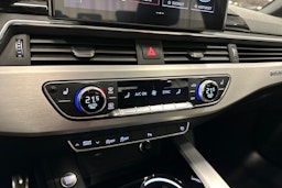 musta Audi A4 2022 kuva 26.