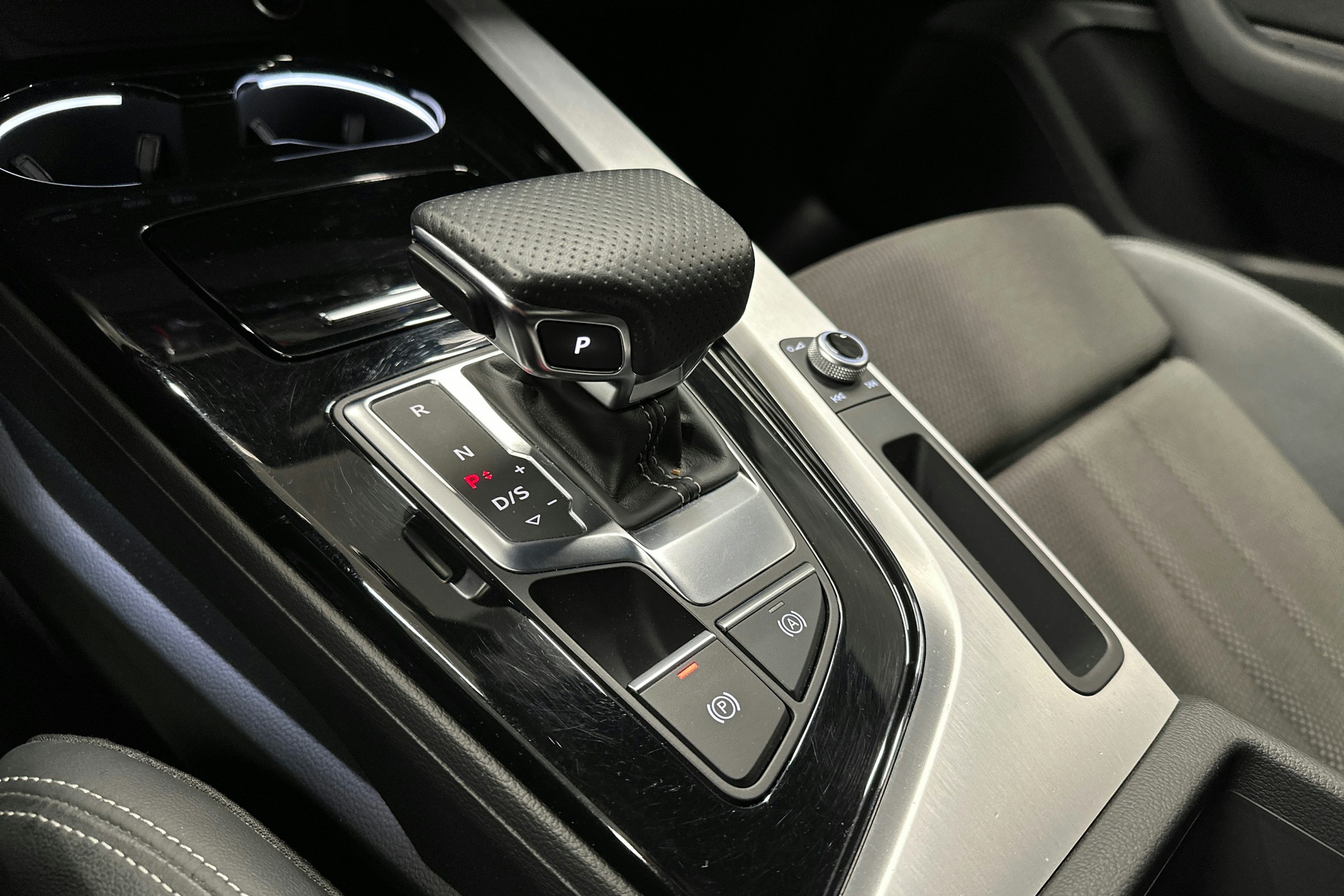 musta Audi A4 2022 kuva 27.