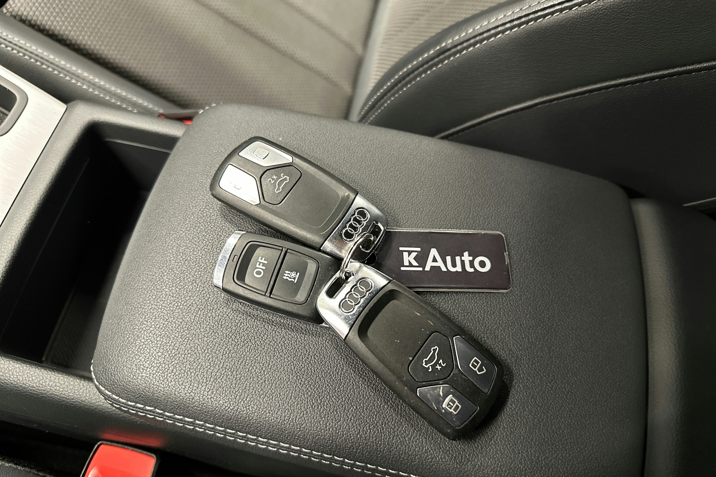 musta Audi A4 2022 kuva 30.