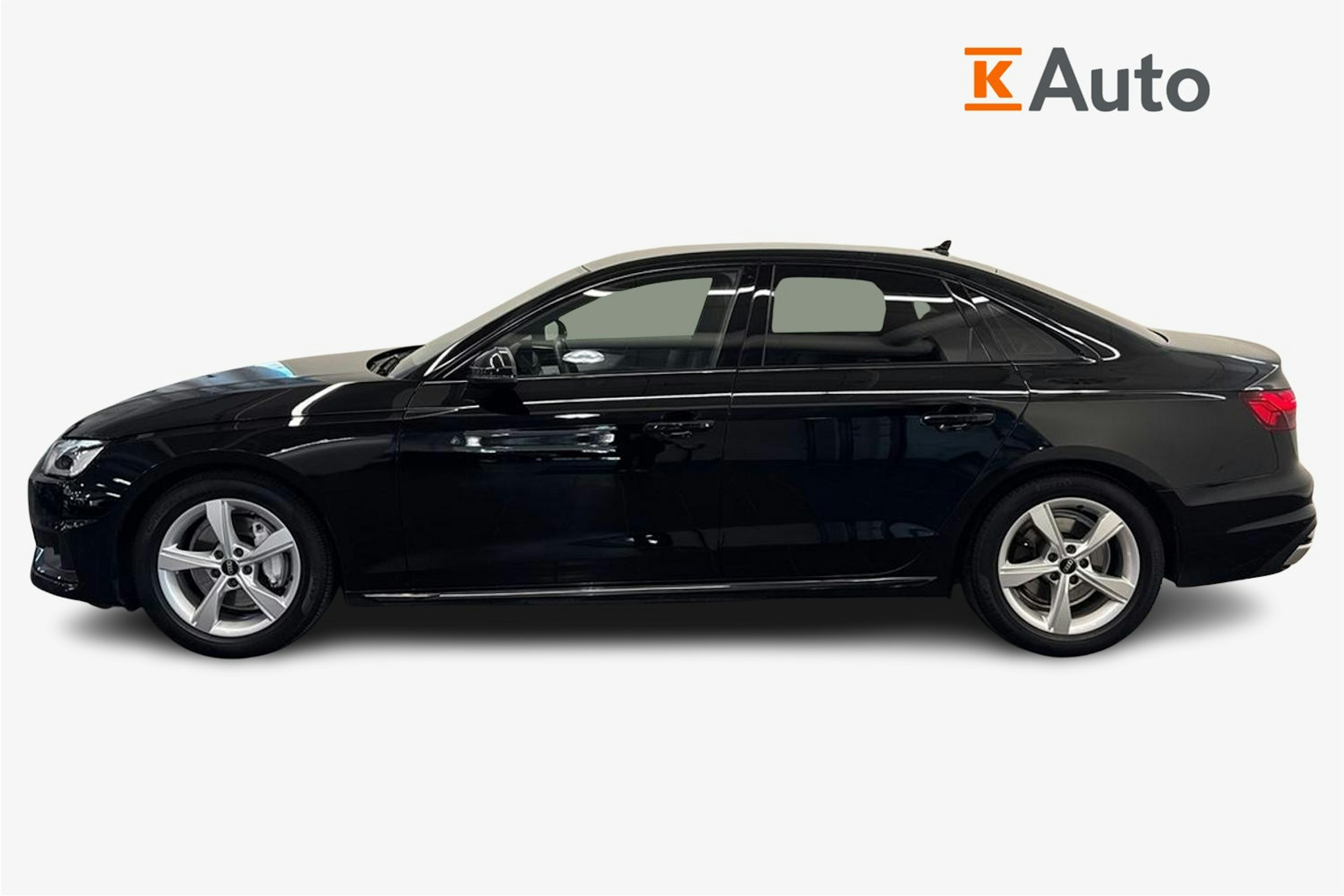 Musta Audi A4 2022 kuva 6.