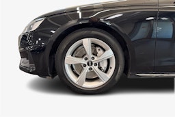 Musta Audi A4 2022 kuva 11.