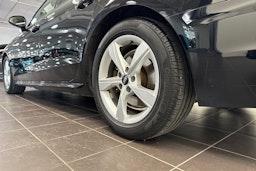 Musta Audi A4 2022 kuva 13.