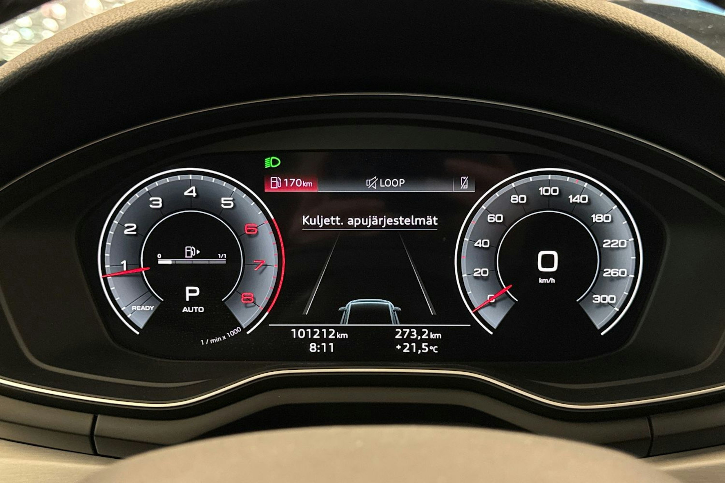 Musta Audi A4 2022 kuva 18.