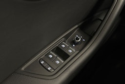 Musta Audi A4 2022 kuva 22.