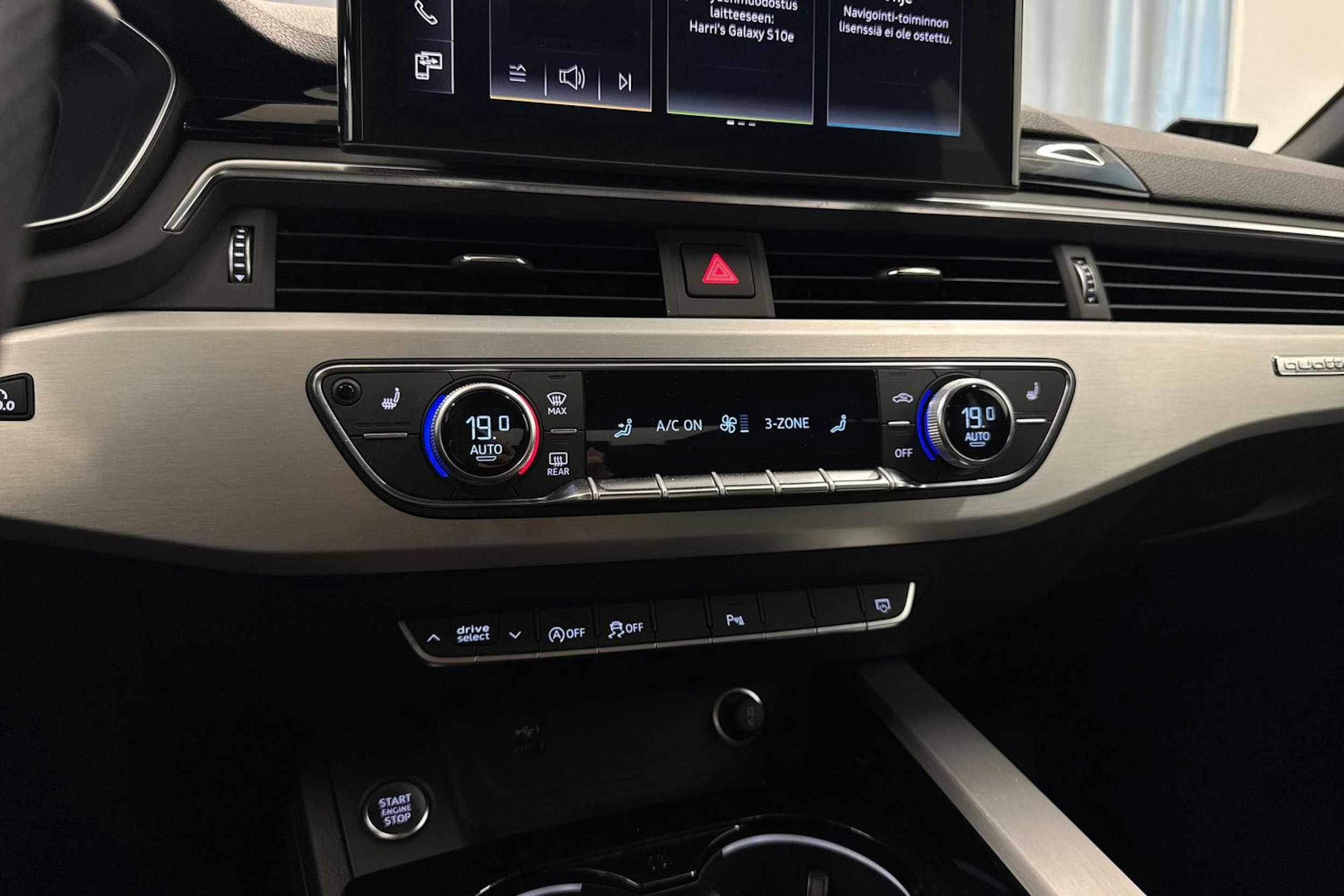 Musta Audi A4 2022 kuva 25.