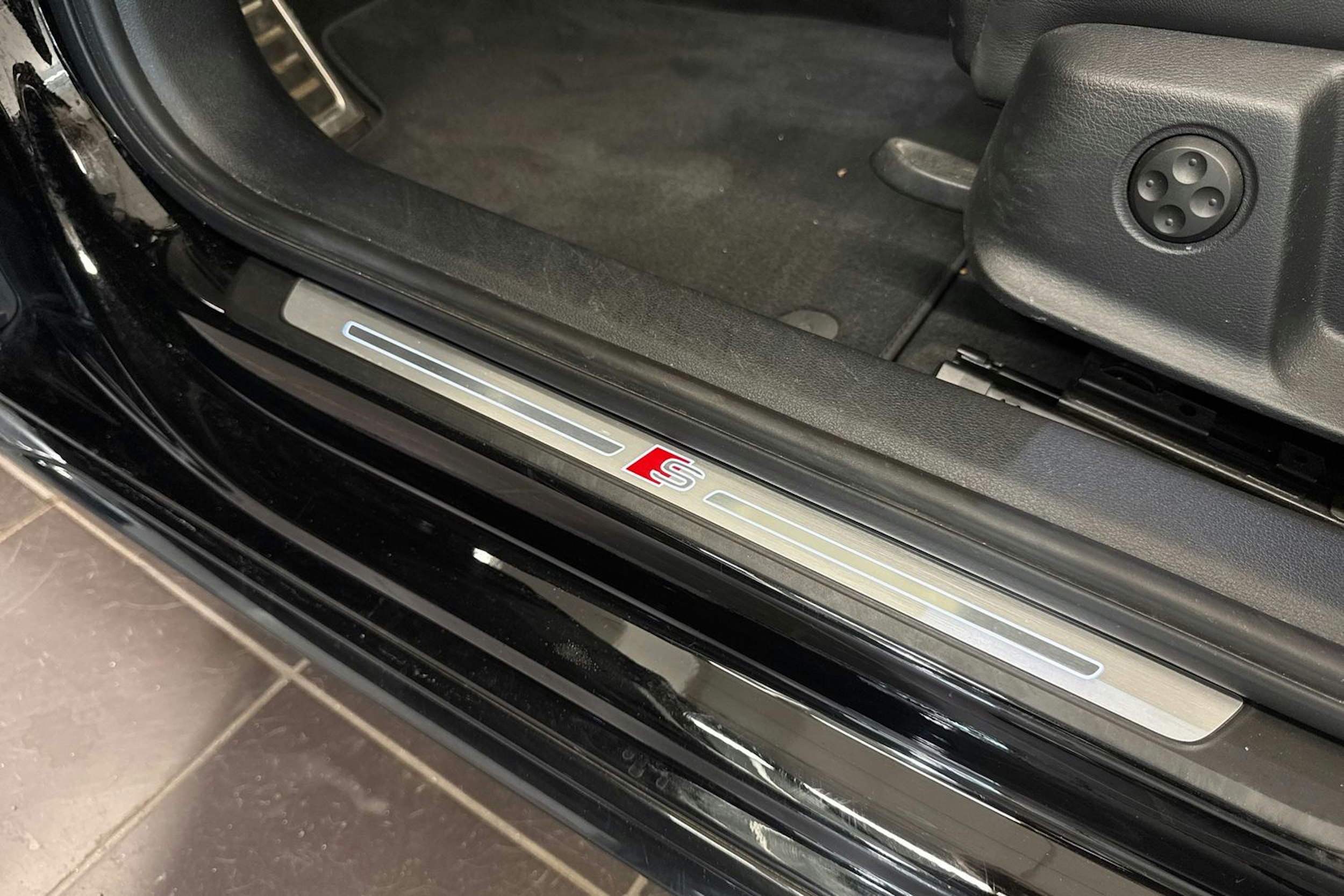 Musta Audi A4 2022 kuva 35.