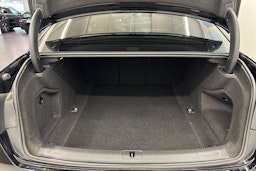 Musta Audi A4 2022 kuva 36.