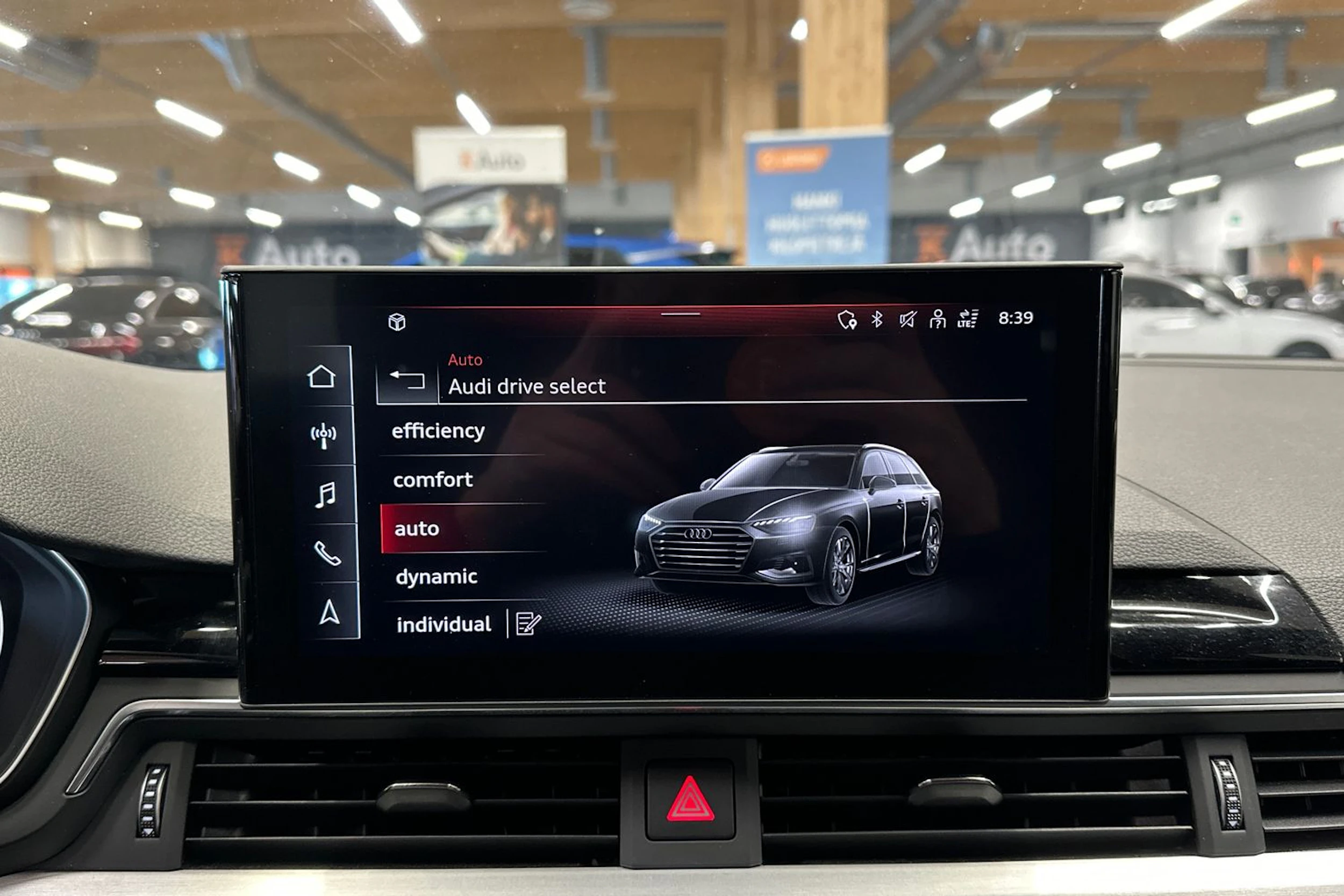 valkoinen Audi A4 2022 kuva 21.