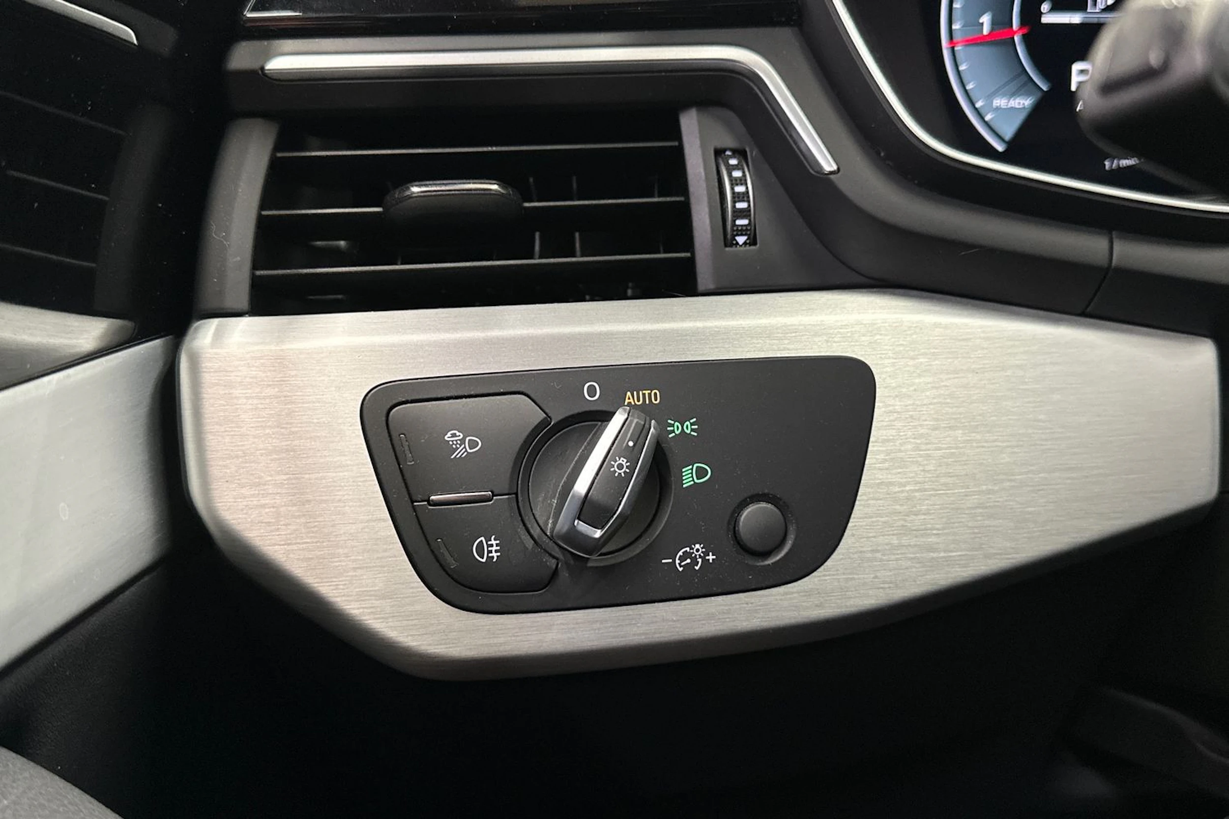 valkoinen Audi A4 2022 kuva 31.