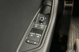 valkoinen Audi A4 2022 kuva 32.