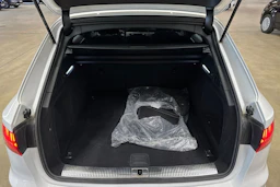valkoinen Audi A4 2022 kuva 33.