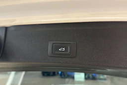valkoinen Audi A4 2022 kuva 35.