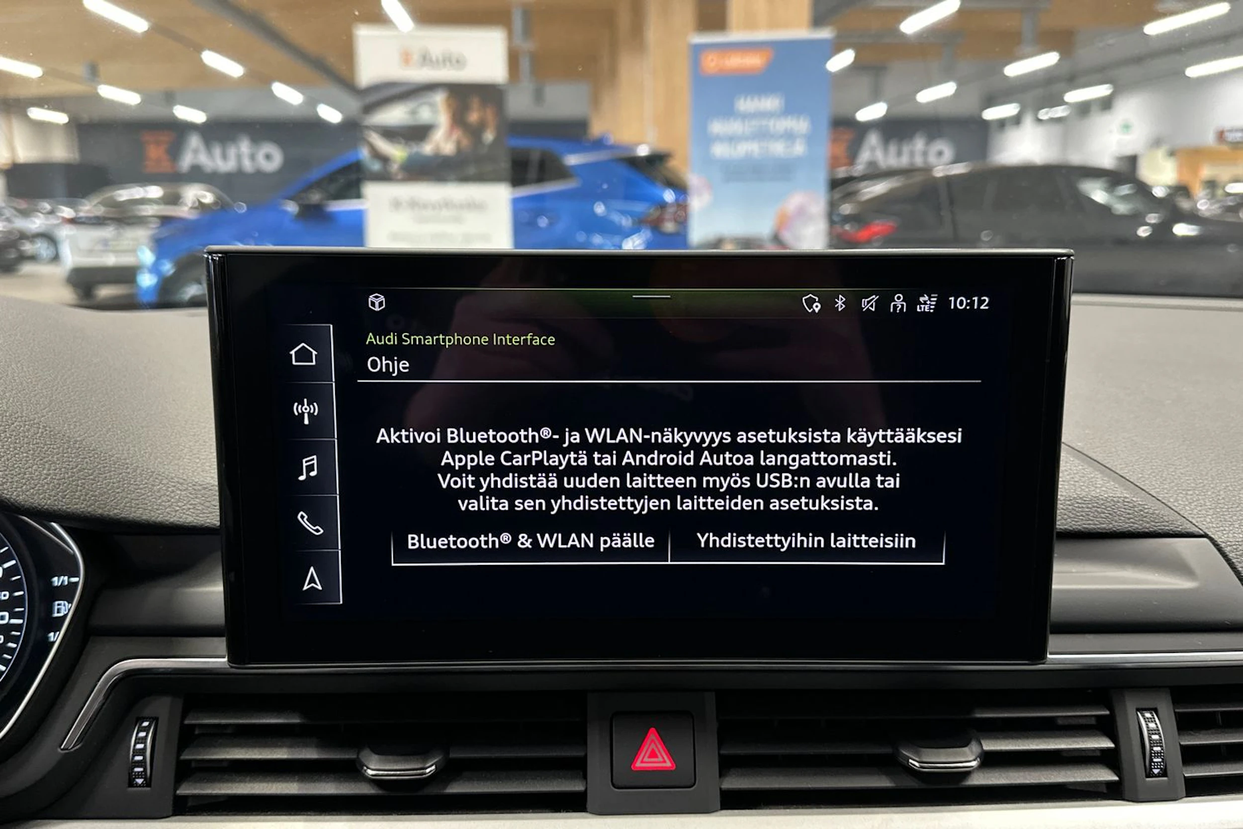 musta Audi A4 2022 kuva 16.