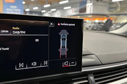 musta Audi A4 2022 kuva 18.