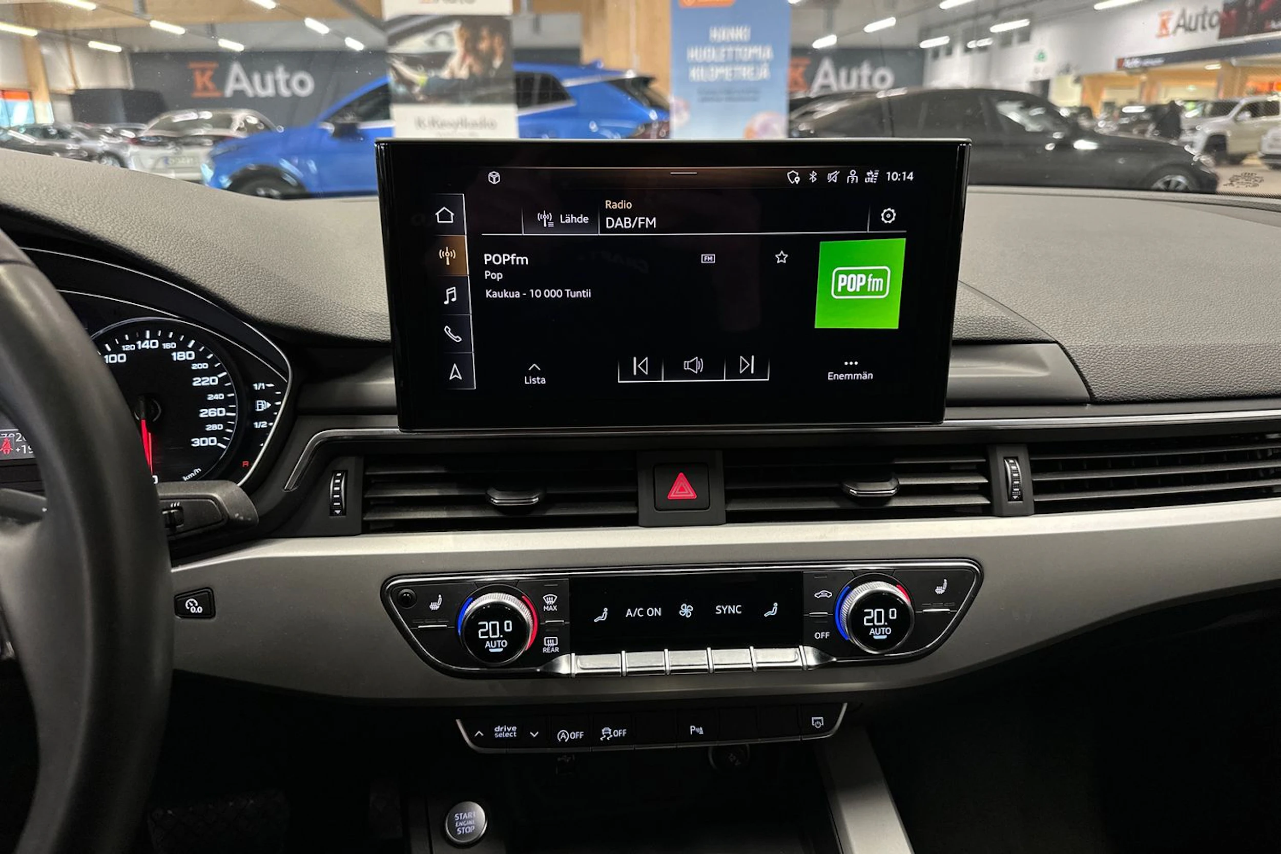 musta Audi A4 2022 kuva 19.