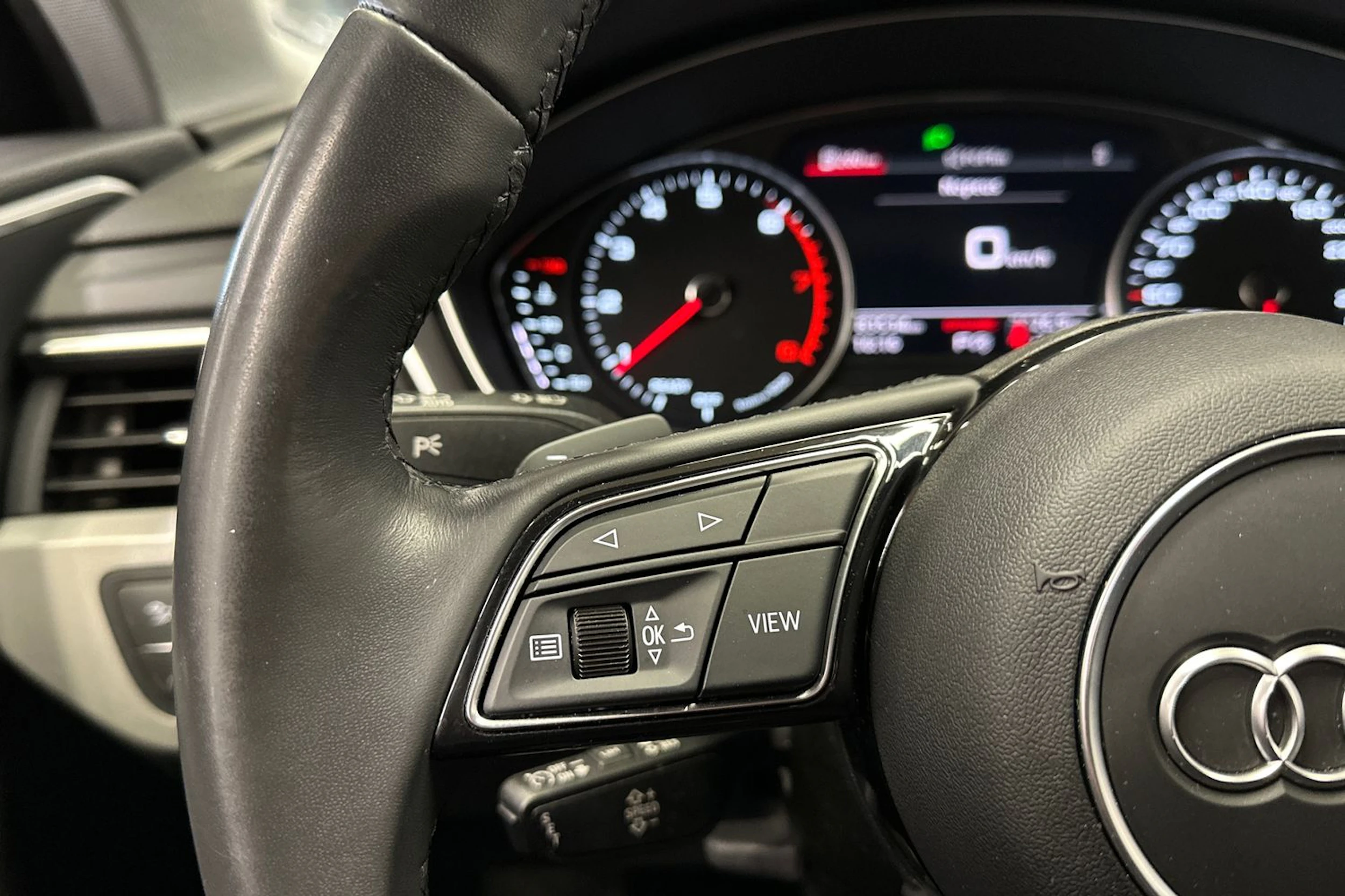 musta Audi A4 2022 kuva 23.