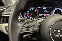 musta Audi A4 2022 kuva 23.