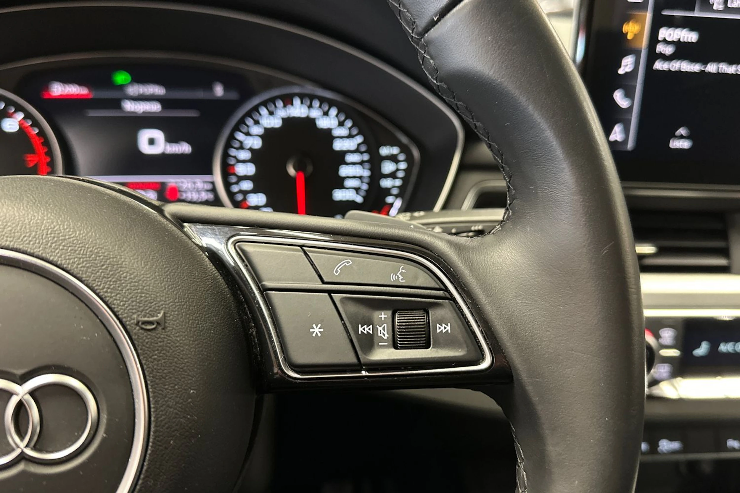 musta Audi A4 2022 kuva 24.