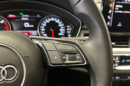 musta Audi A4 2022 kuva 24.