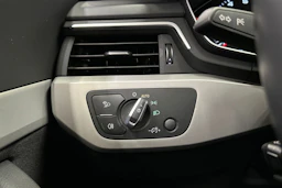 musta Audi A4 2022 kuva 25.