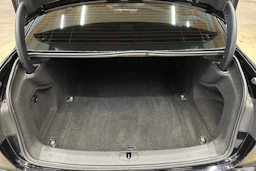 musta Audi A4 2022 kuva 27.