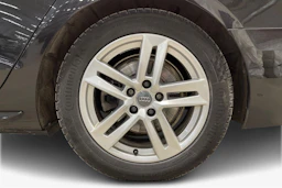 Musta Audi A4 2022 kuva 9.