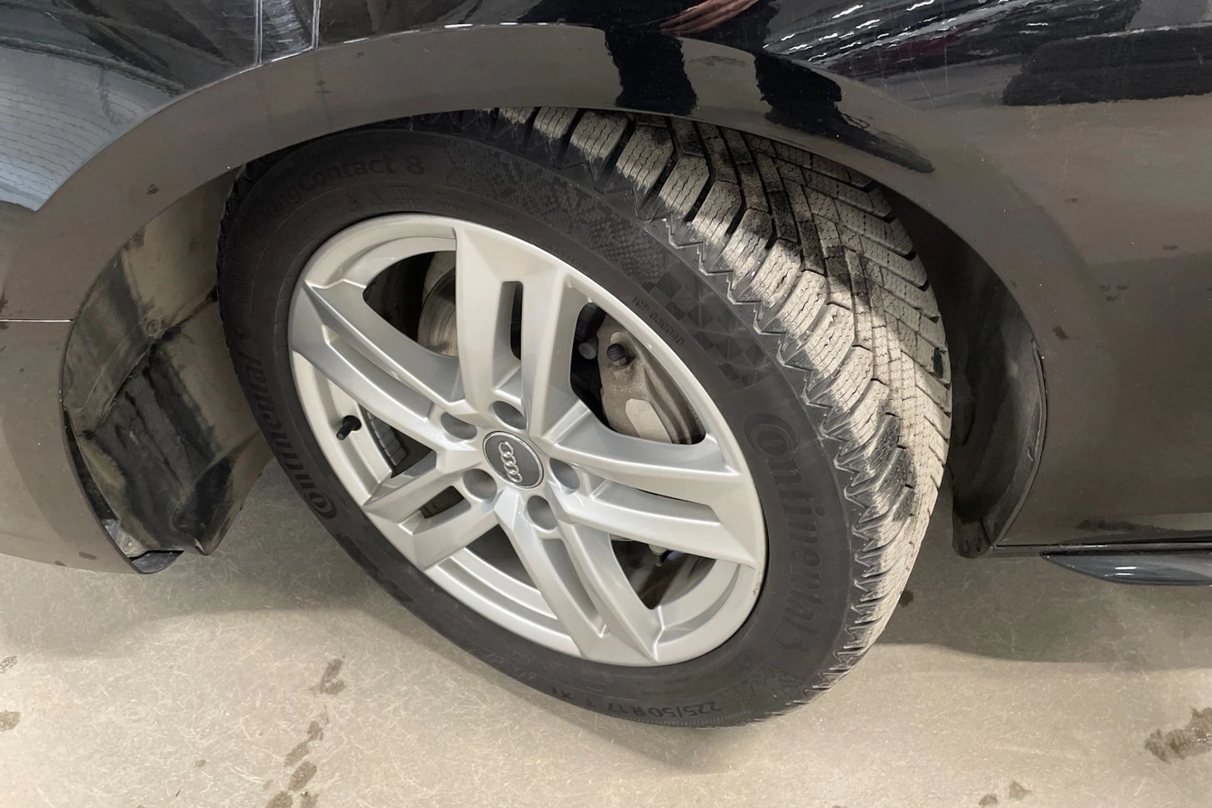Musta Audi A4 2022 kuva 10.