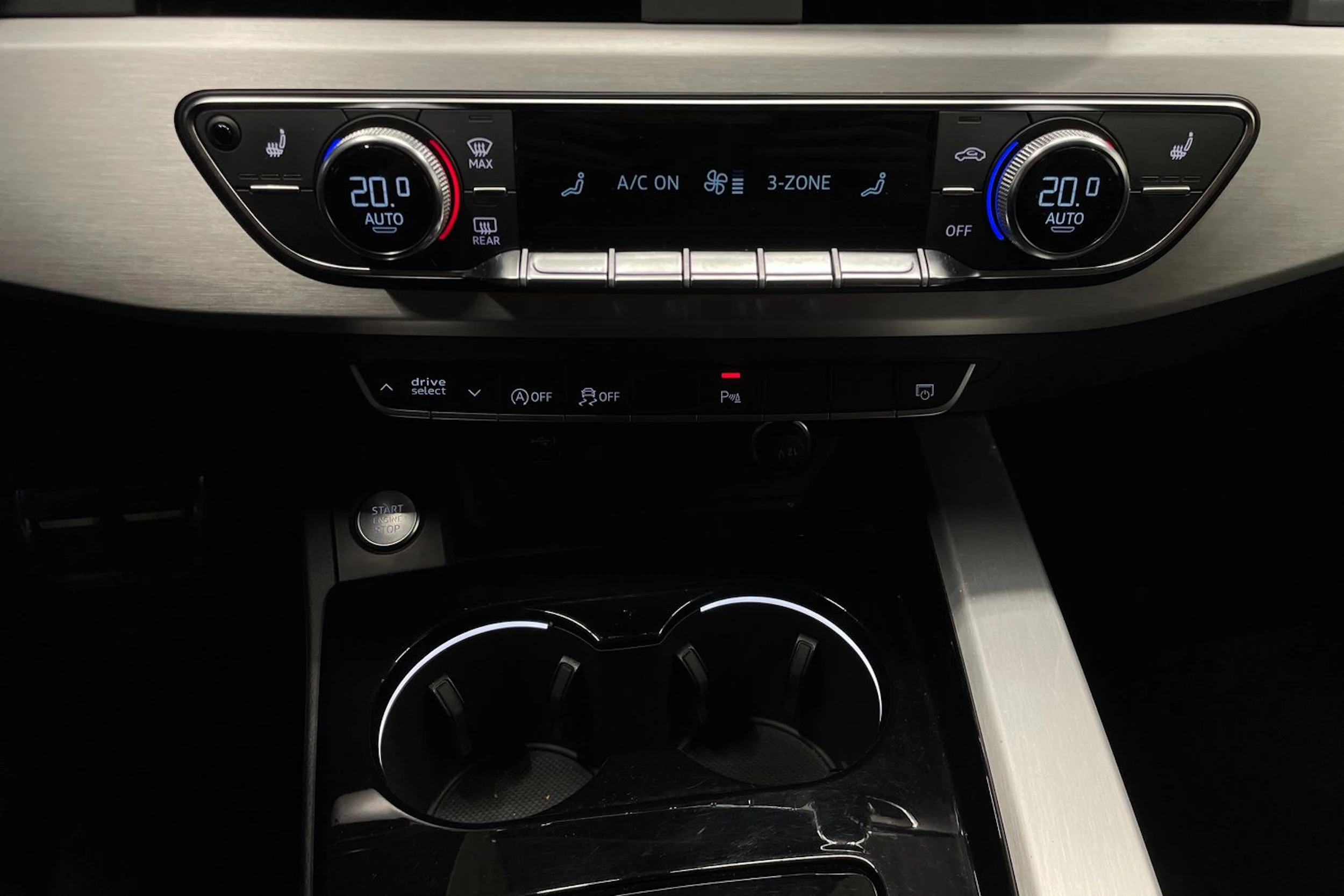 Musta Audi A4 2022 kuva 20.