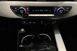 Musta Audi A4 2022 kuva 20.
