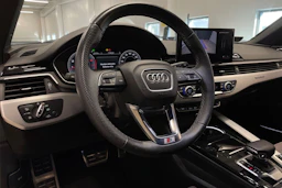 Musta Audi A4 2022 kuva 27.