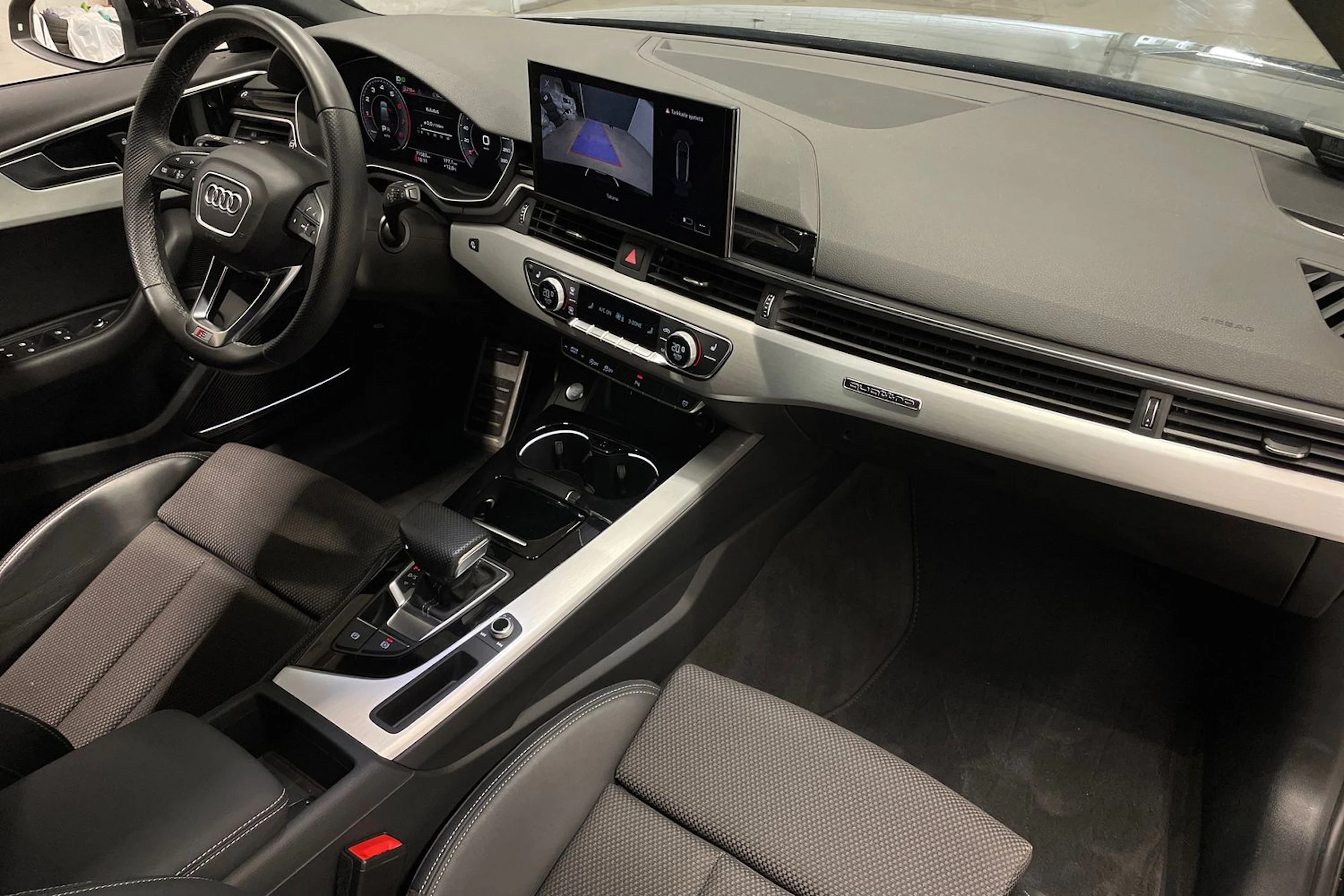 Musta Audi A4 2022 kuva 29.