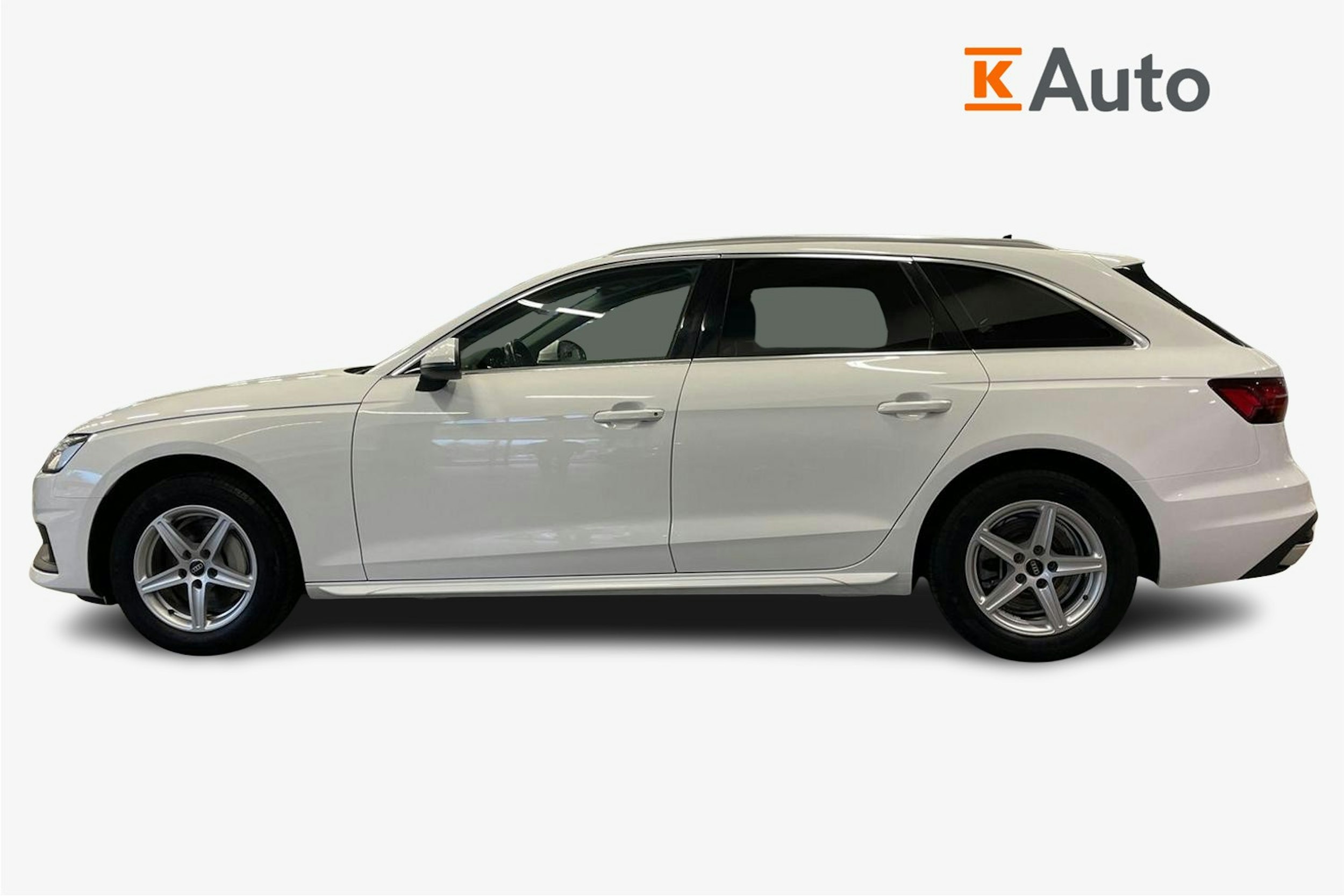 valkoinen Audi A4 2022 kuva 6.