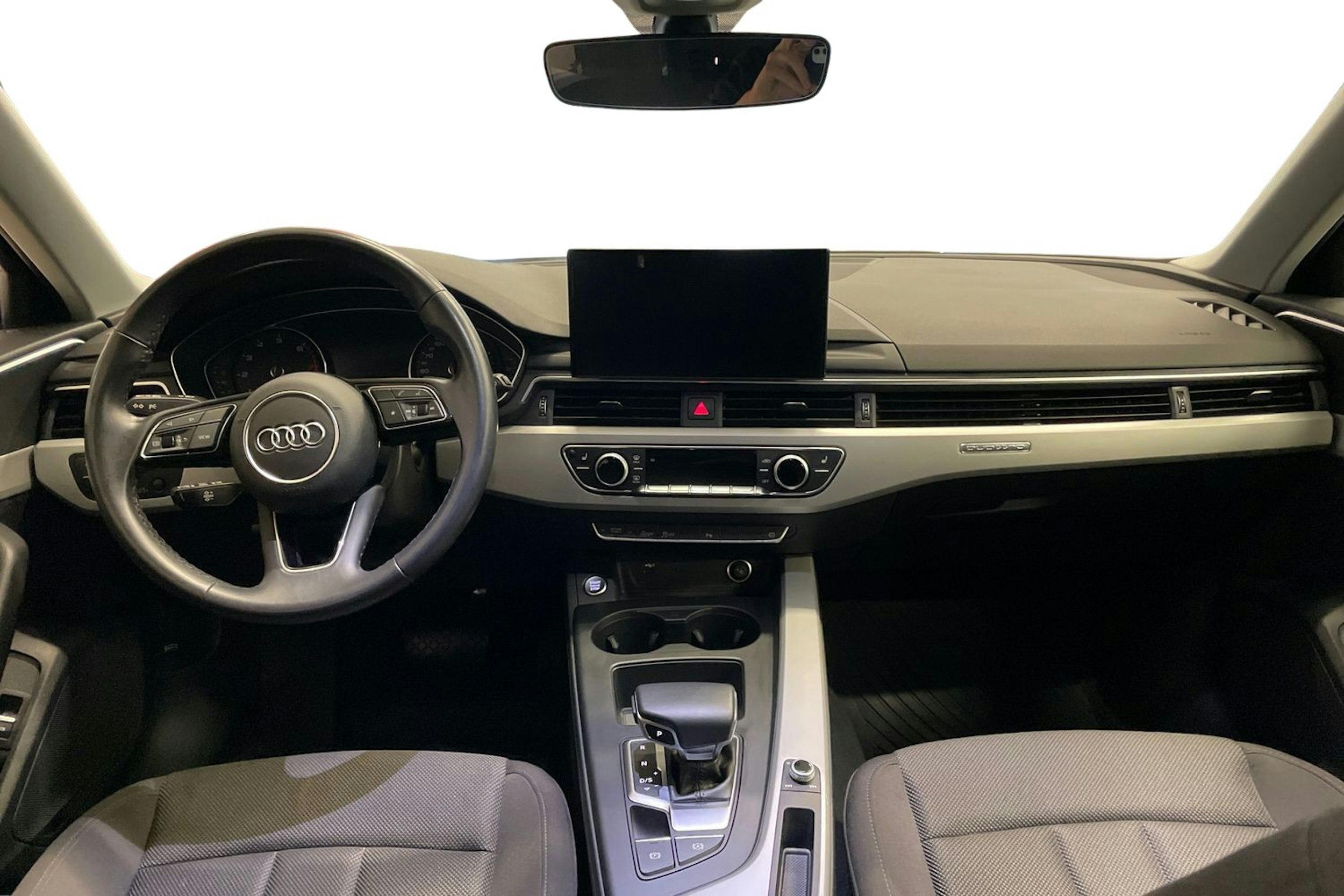 valkoinen Audi A4 2022 kuva 9.