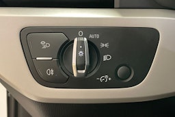 valkoinen Audi A4 2022 kuva 14.