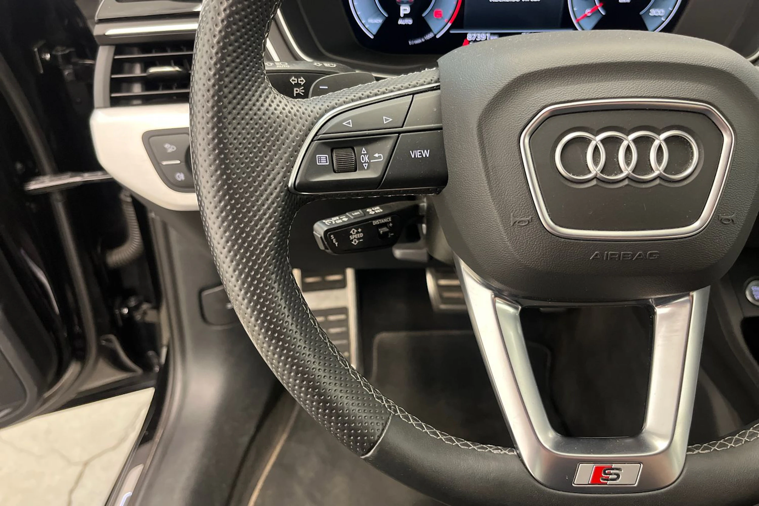 musta Audi A4 2022 kuva 14.