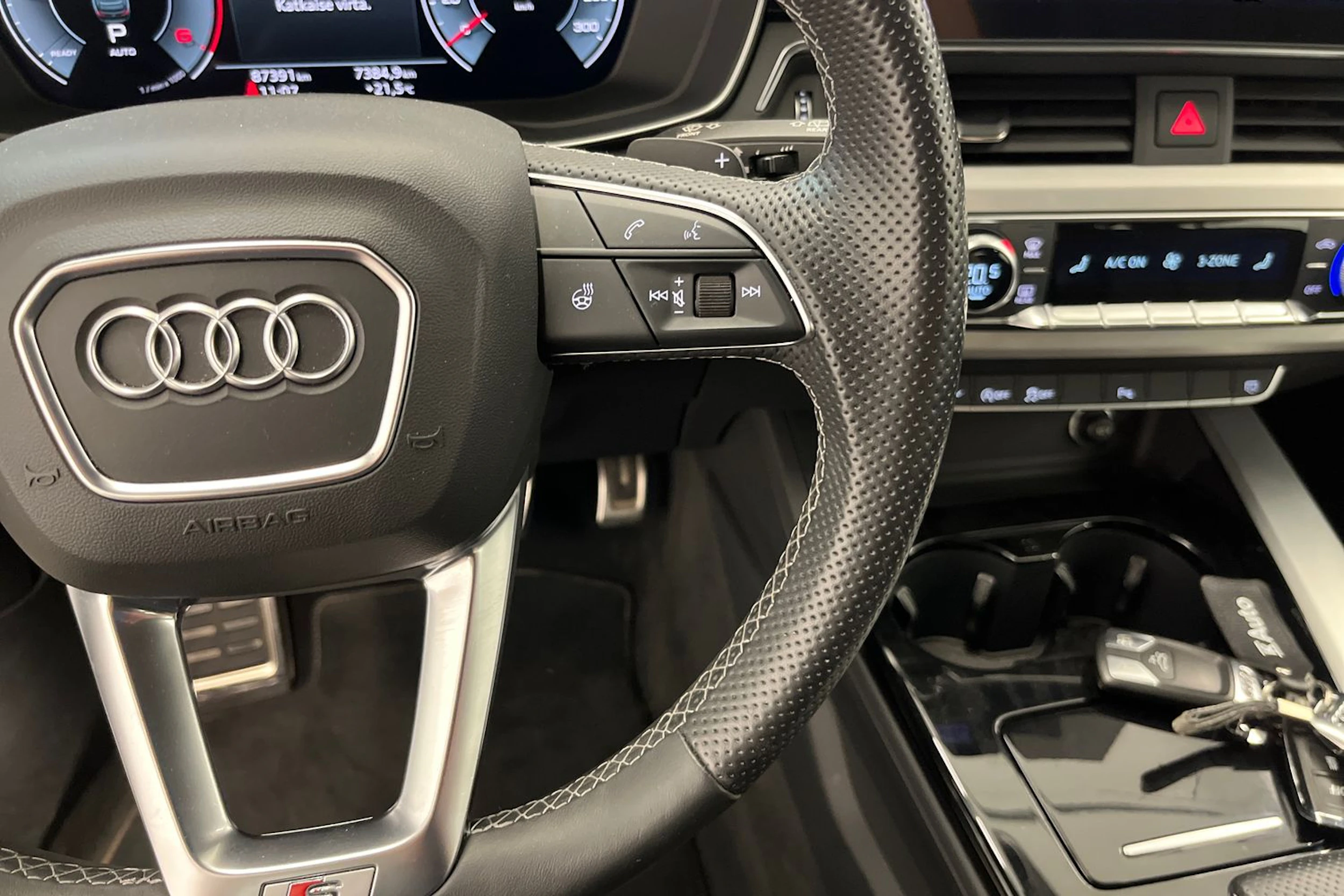 musta Audi A4 2022 kuva 15.