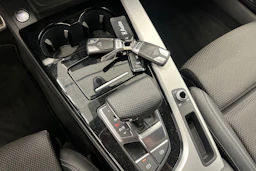 musta Audi A4 2022 kuva 19.