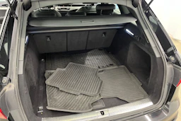 musta Audi A4 2022 kuva 21.