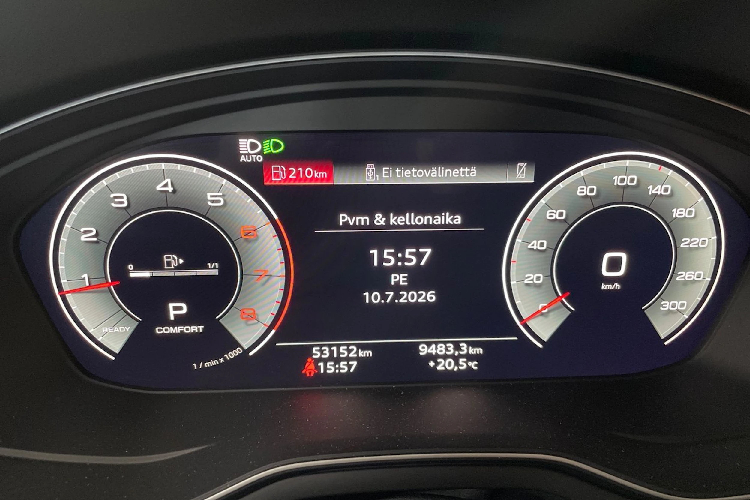musta Audi A4 2022 kuva 11.