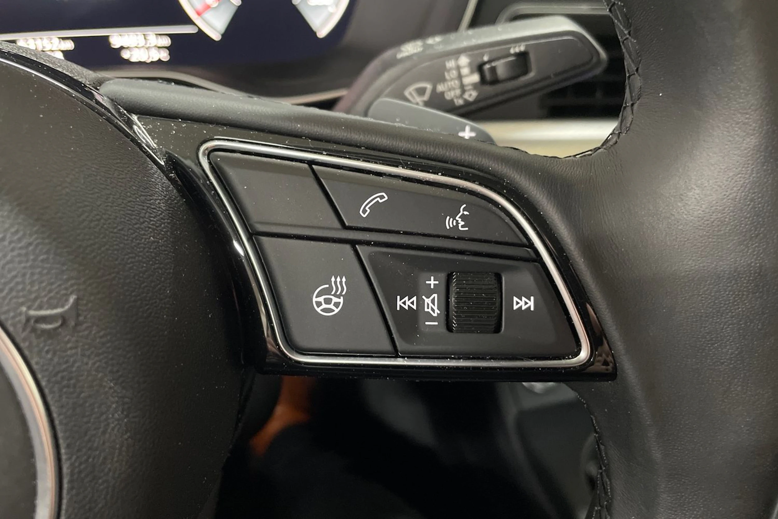 musta Audi A4 2022 kuva 13.