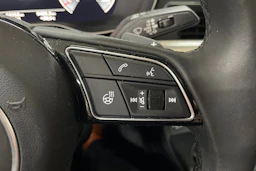 musta Audi A4 2022 kuva 13.