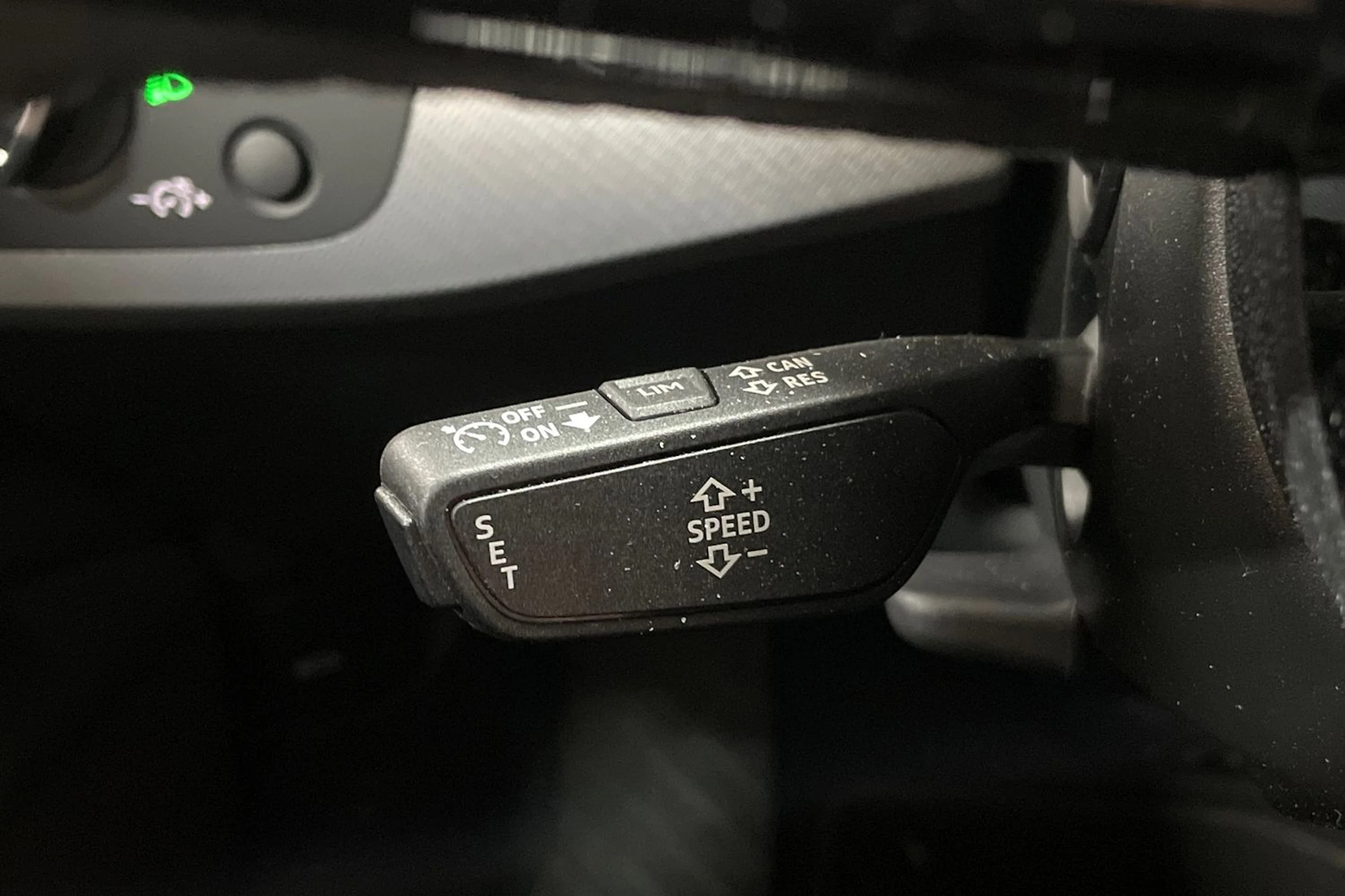 musta Audi A4 2022 kuva 14.