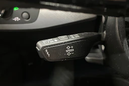 musta Audi A4 2022 kuva 14.