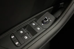musta Audi A4 2022 kuva 16.