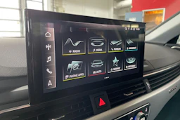musta Audi A4 2022 kuva 17.