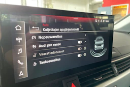 musta Audi A4 2022 kuva 21.