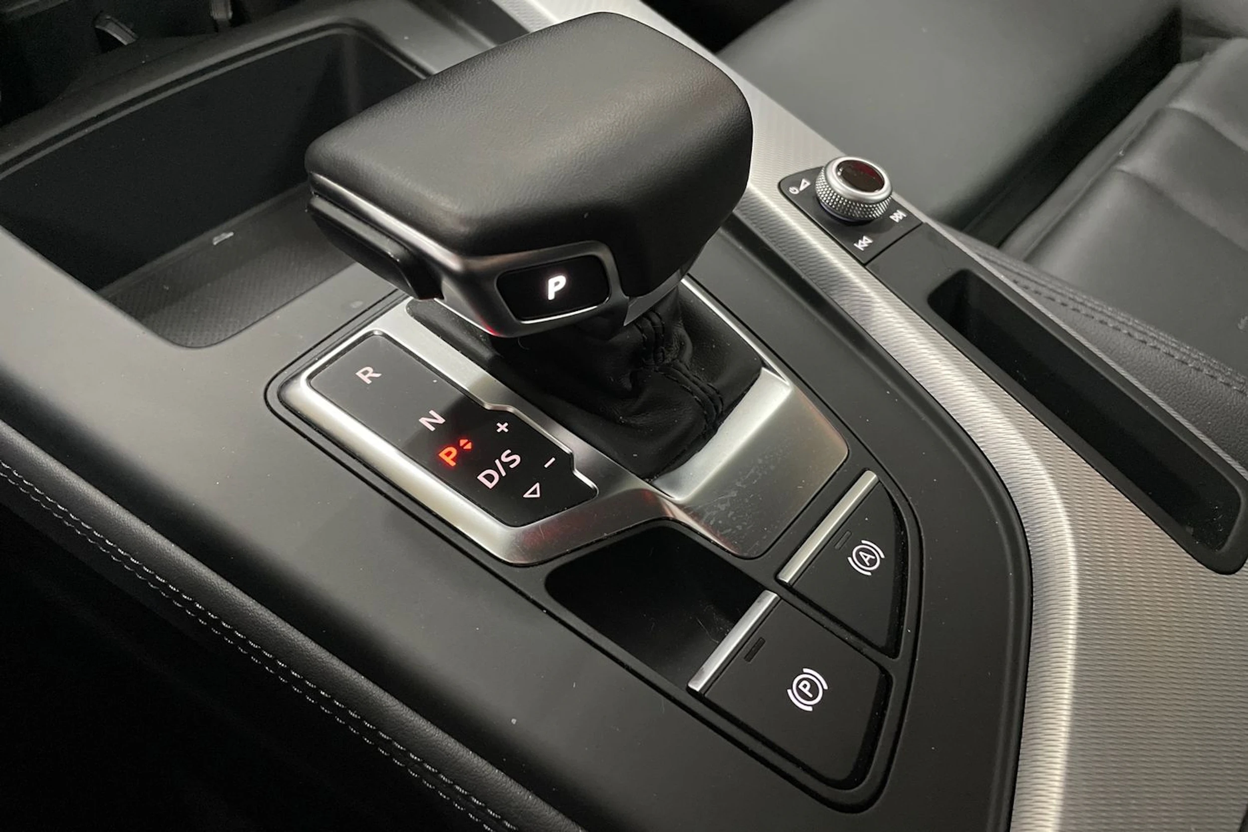 musta Audi A4 2022 kuva 23.