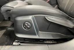 musta Audi A4 2022 kuva 24.