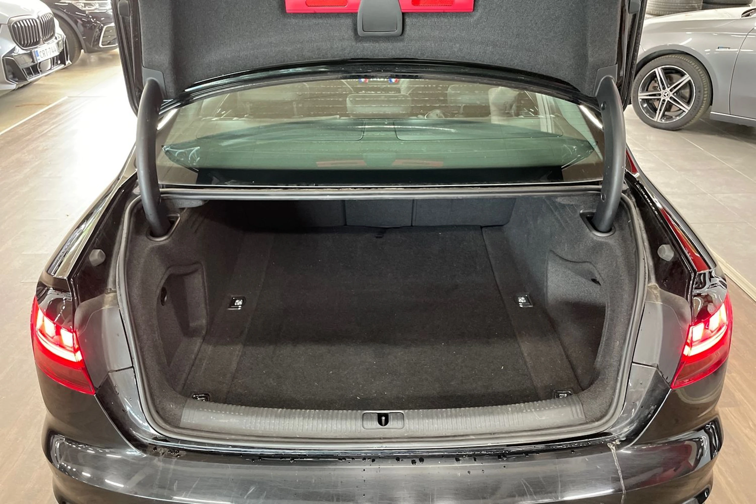 musta Audi A4 2022 kuva 26.