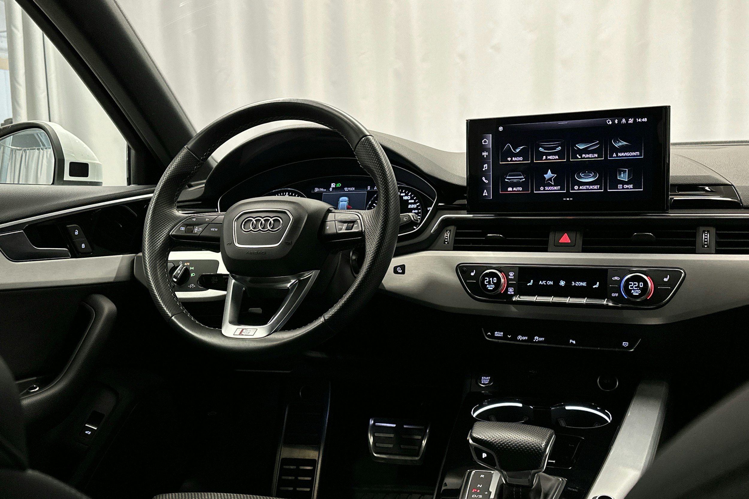 valkoinen Audi A4 2023 kuva 6.